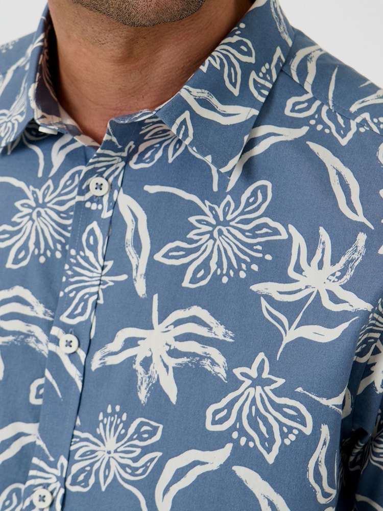 Threadbare Blue Tropical Print Short Sleeve Shirt - Image 5 of 5