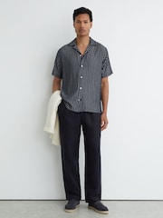 Темно-синий/белый - Фактурная рубашка в полоску с воротником Reiss Griff - Изображение 4 6