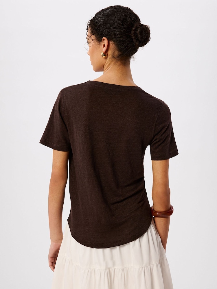 بني - Whistles Linen V-Neck T-Shirt - صورة 2 من 5