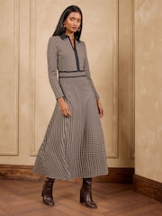 Neutral - Love & Roses Contrast Ponte Midi Dress - Larawan 1 ng 4