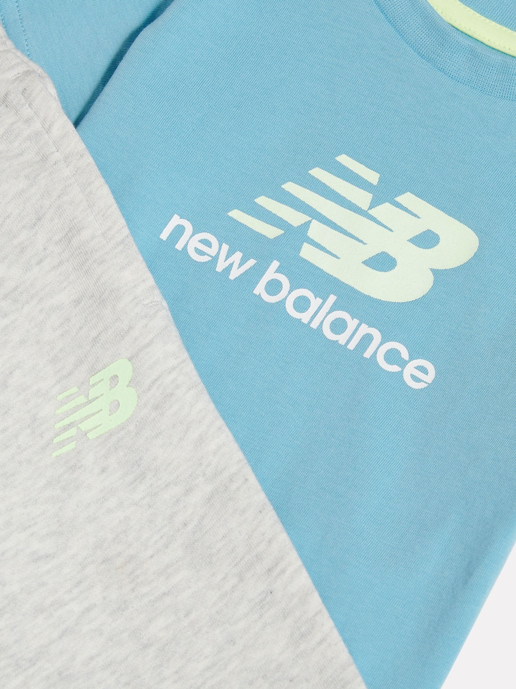Next：日本 New Balance カラーブロック Tシャツ & ジョガーズ セット 