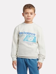 Bluză cu guler rotund din material plușat franțuzesc cu model grafic New Balance Players - Imaginea 1 din 8