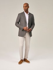 بني - سترة Jamie بتفصيل مُخصص سادة من Skopes - صورة 2 من 6