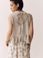 Anthroppologie クリーム シアーレース ペプラム ブラウス - 画像 3 / 4