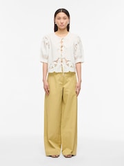 Rouge Edit īspiedurkņu tops ar izgriezumiem un O veida kakla izgriezumu, saitēm un lentīti - Attēls 3 no 6