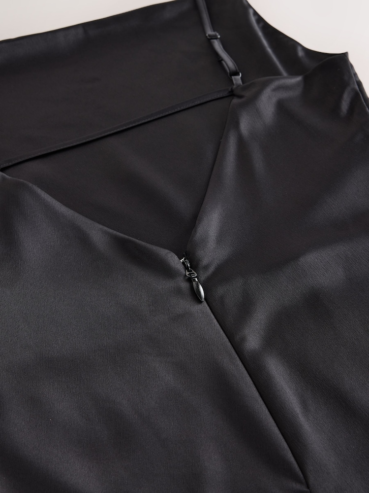 Schwarz - Satin Maxikleid mit Wasserfallausschnitt für Hochzeitsgäste und Brautjungfern - Bild 2 von 3