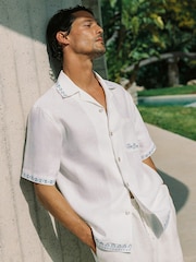 Reiss White Cubana Cotton-Linen Slogan-Print Shirt - Image 4 of 9