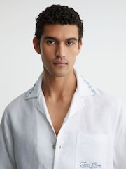 Reiss White Cubana Cotton-Linen Slogan-Print Shirt - Image 7 of 9