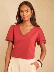 Marrón óxido - Camiseta de cuello en V festoneado Love & Roses - Imagen 4 de 4
