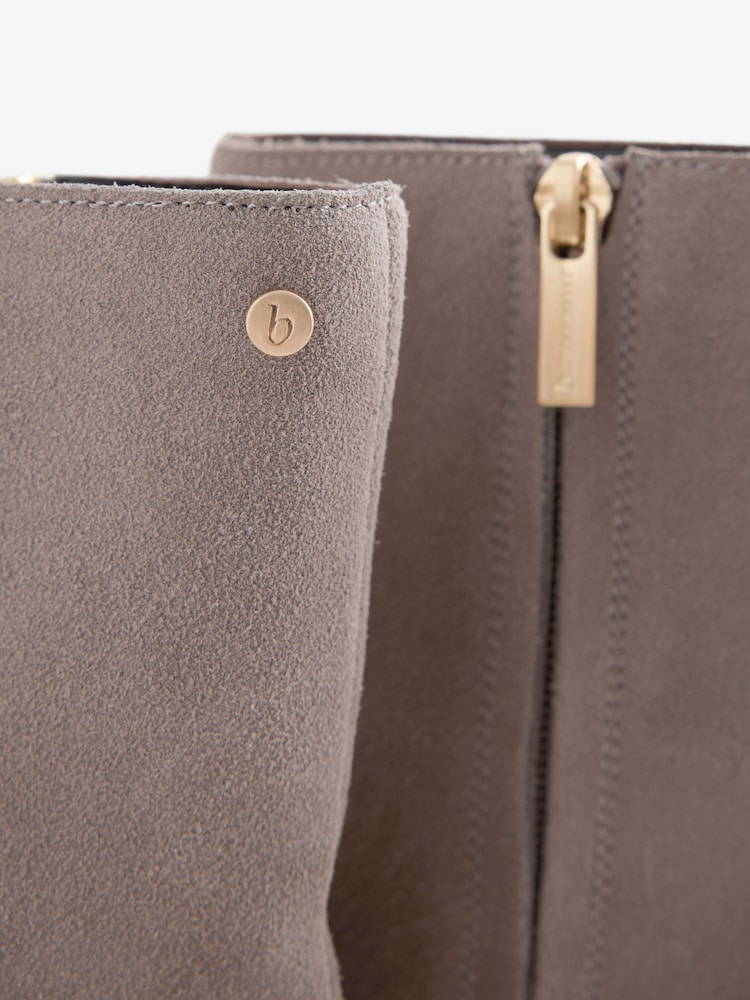 رمادي مدبب - بوت بارتفاع حتى الكاحل بمقدمة مربعة من B by Ted Baker - صورة 9 من 9 رمادي مدبب - بوت بارتفاع حتى الكاحل بمقدمة مربعة من B by Ted Baker - صورة 9 من 9