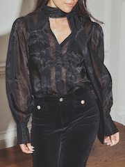 Terciopelo negro - Vaqueros acampanados de tiro alto estilo glamuroso de Lipsy - Imagen 2 de 3