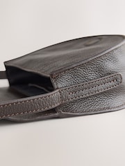 Chocolate Brown - Leather Saddle Cross-Body Bag - Larawan 9 ng 9