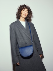 Asul - Leather Saddle Cross-Body Bag - Larawan 2 ng 10