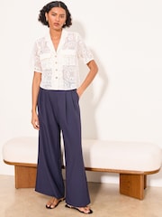 Chemise Lipsy à manches courtes et poches utilitaires en crochet - Image 3 de 5