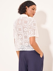 Chemise Lipsy à manches courtes et poches utilitaires en crochet - Image 4 de 5
