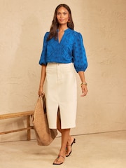 Azul cobalto - Blusa con muesca en el cuello con bordado de Love & Roses - Imagen 3 de 4