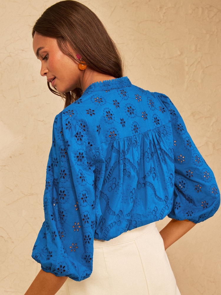 Azul cobalto - Blusa con muesca en el cuello con bordado de Love & Roses - Imagen 4 de 4