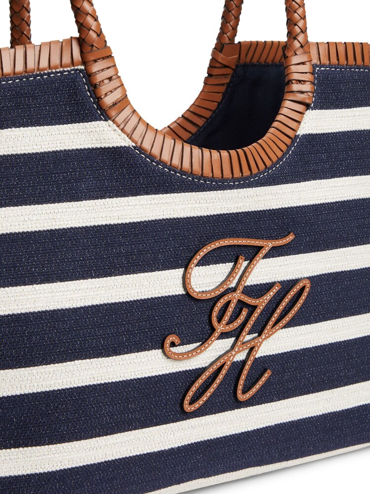 Tommy Hilfiger Stripe Textured Logo Tote Bag - תמונה 4 מתוך 4 Tommy Hilfiger Stripe Textured Logo Tote Bag - תמונה 4 מתוך 4