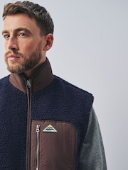 أزرق داكن أزرق - جيليه فرو صناعي من الفليس بألواح نايلون متباينة - Image 4 of 11