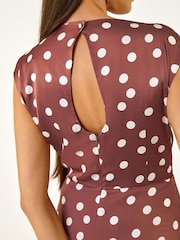 Brun - Midikjole med høy hals og romersk prikktrykk - Bilde 5 av 5