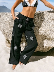 Chelsea Peers Black Cheesecloth Palm Loop Print Trousers - Image 2 of 5
