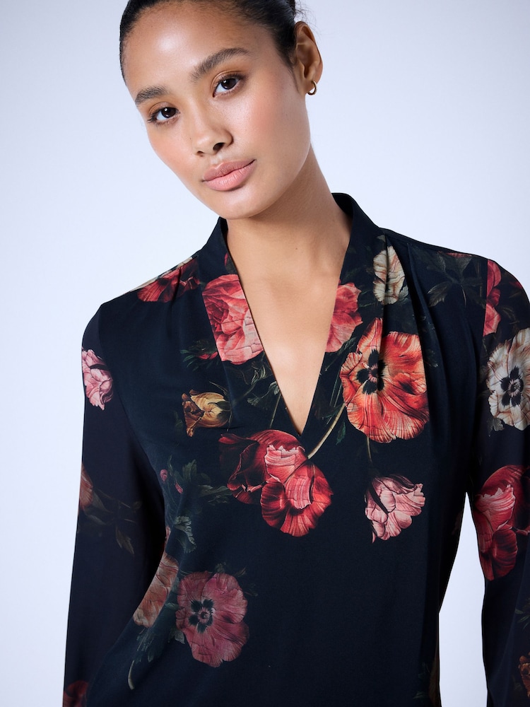 Black/Red Floral Print Long Sleeve V-Neck Cuff Top - Image 5 of 5 Black/Red Floral Print Long Sleeve V-Neck Cuff Top - Image 5 of 5