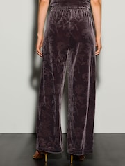 សូកូឡាពណ៌ត្នោត - Wide Leg Floral Embossed Trousers - រូបភាព 2 នៃ 4