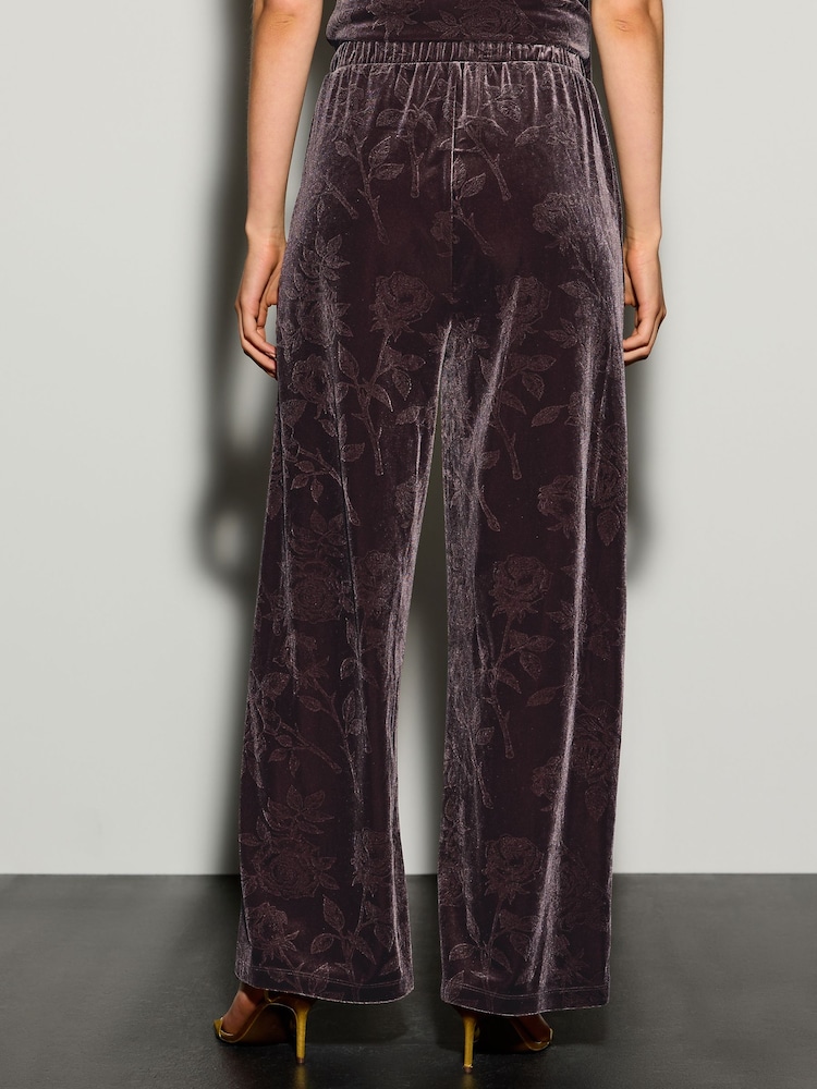 សូកូឡាពណ៌ត្នោត - Wide Leg Floral Embossed Trousers - រូបភាព 2 នៃ 4 សូកូឡាពណ៌ត្នោត - Wide Leg Floral Embossed Trousers - រូបភាព 2 នៃ 4