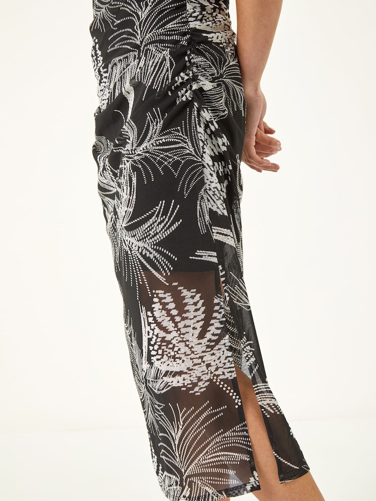Roman Black Petite Abstract Print Gathered Stretch Dress - Image 5 of 5