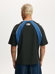 تيشِرت قصير بطبعة جرافيك من Cotton On - Image 2 of 6