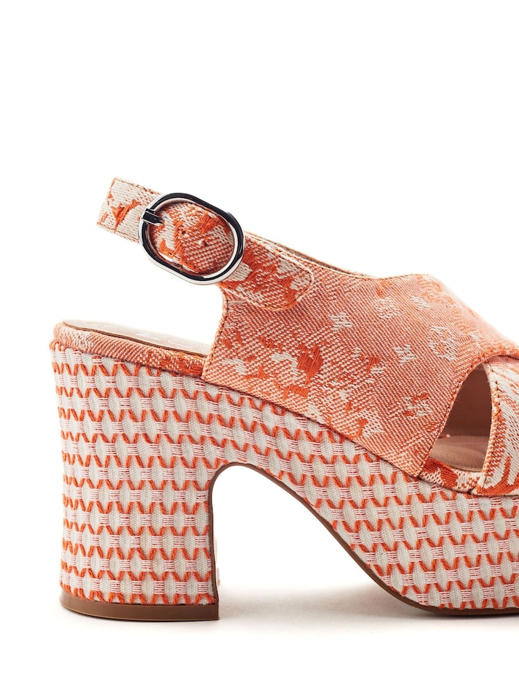 برتقالي - صندل برّاق مرتفع من الأمام بتصميم غير متماثل Nakara من Moda in Pelle - صورة 3 من 3