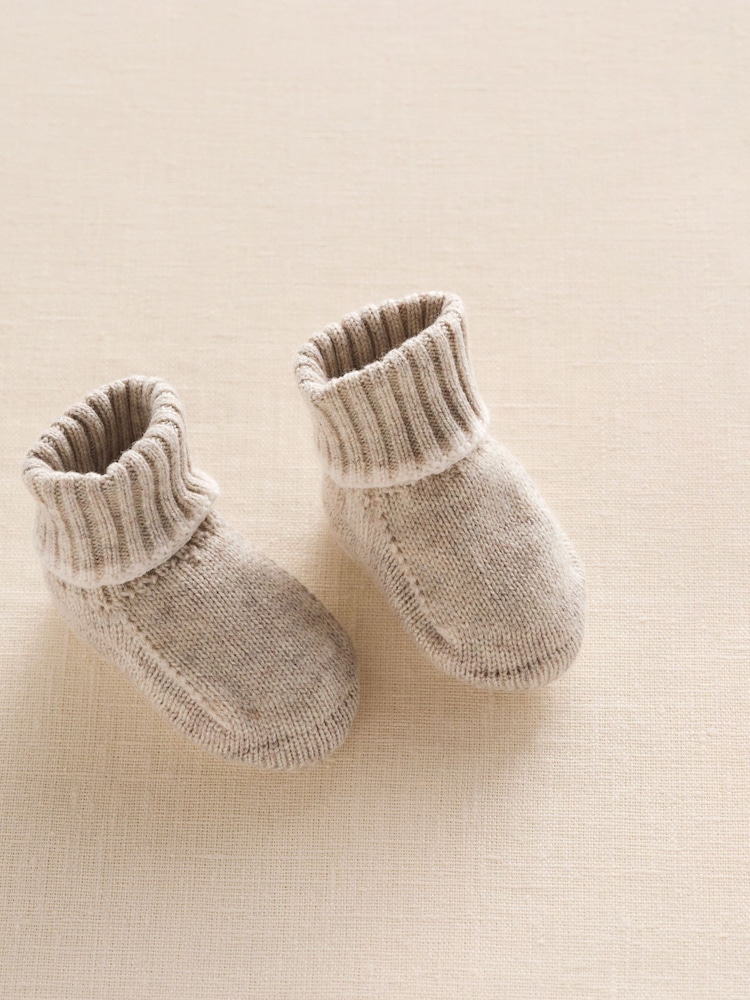 The White Company Grey Hello Baby Knitted Gift Set - Image 4 of 4