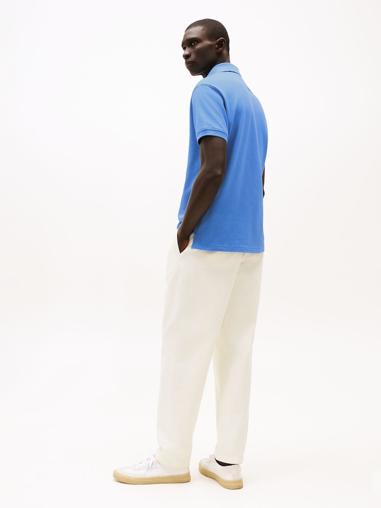 قميص بولو بيكيه تلبيس قياسي من Tommy Hilfiger - Image 2 of 6