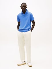 قميص بولو بيكيه تلبيس قياسي من Tommy Hilfiger - Image 3 of 6