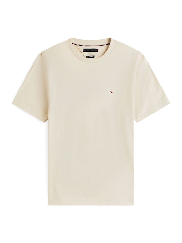 تيشِرت بياقة بحافة مستديرة مطرَّز بشعار علم من Tommy Hilfiger - Image 6 of 6