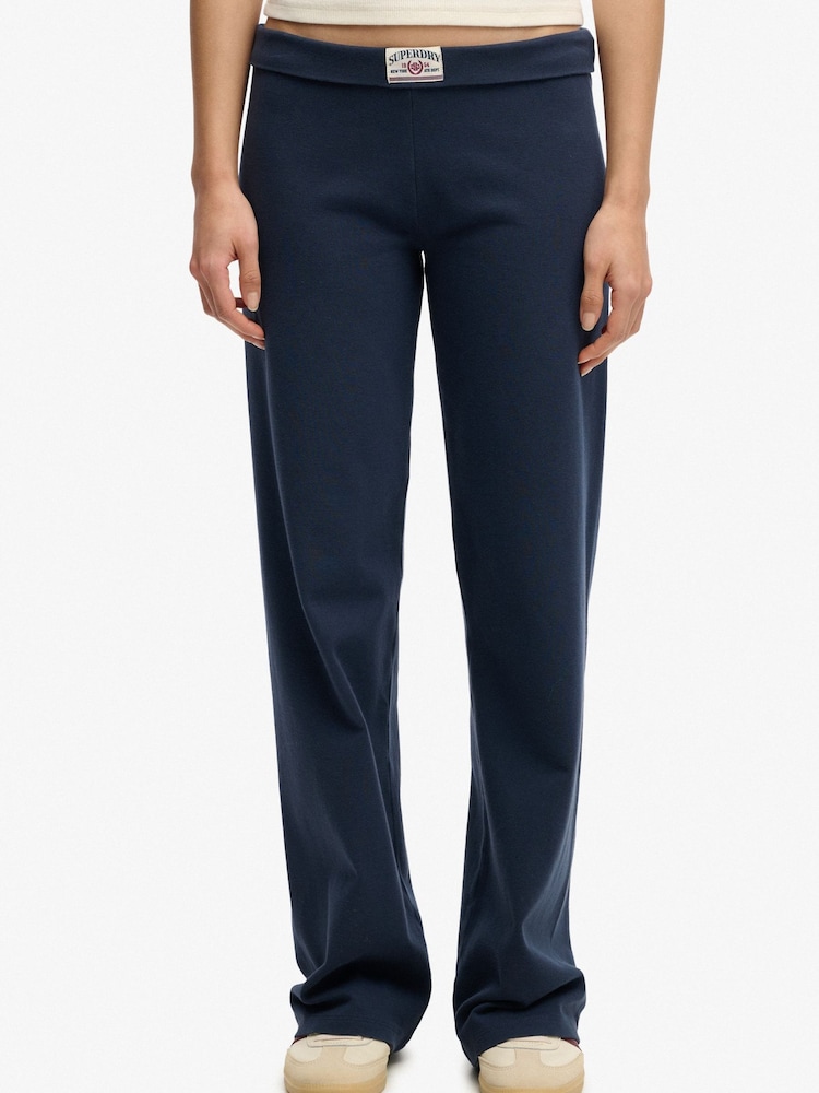 أزرق - بنطلون مخطط مصنوع من الجيرسيه من مجموعة Athletic Essentials من Superdry - صورة 1 من 6 أزرق - بنطلون مخطط مصنوع من الجيرسيه من مجموعة Athletic Essentials من Superdry - صورة 1 من 6