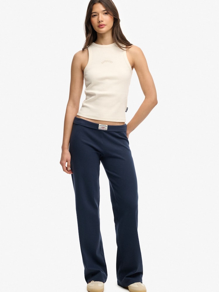 أزرق - بنطلون مخطط مصنوع من الجيرسيه من مجموعة Athletic Essentials من Superdry - صورة 6 من 6 أزرق - بنطلون مخطط مصنوع من الجيرسيه من مجموعة Athletic Essentials من Superdry - صورة 6 من 6