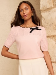 Love & Roses Scalloped Bow Detail Short Sleeve Boat Neck Knitted Top - Bild 1 von 4
