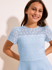 Azul empolvado - Vestido de fiesta con encaje y diseño 2 en 1 de Lipsy (5-16 años) - Imagen 2 de 4