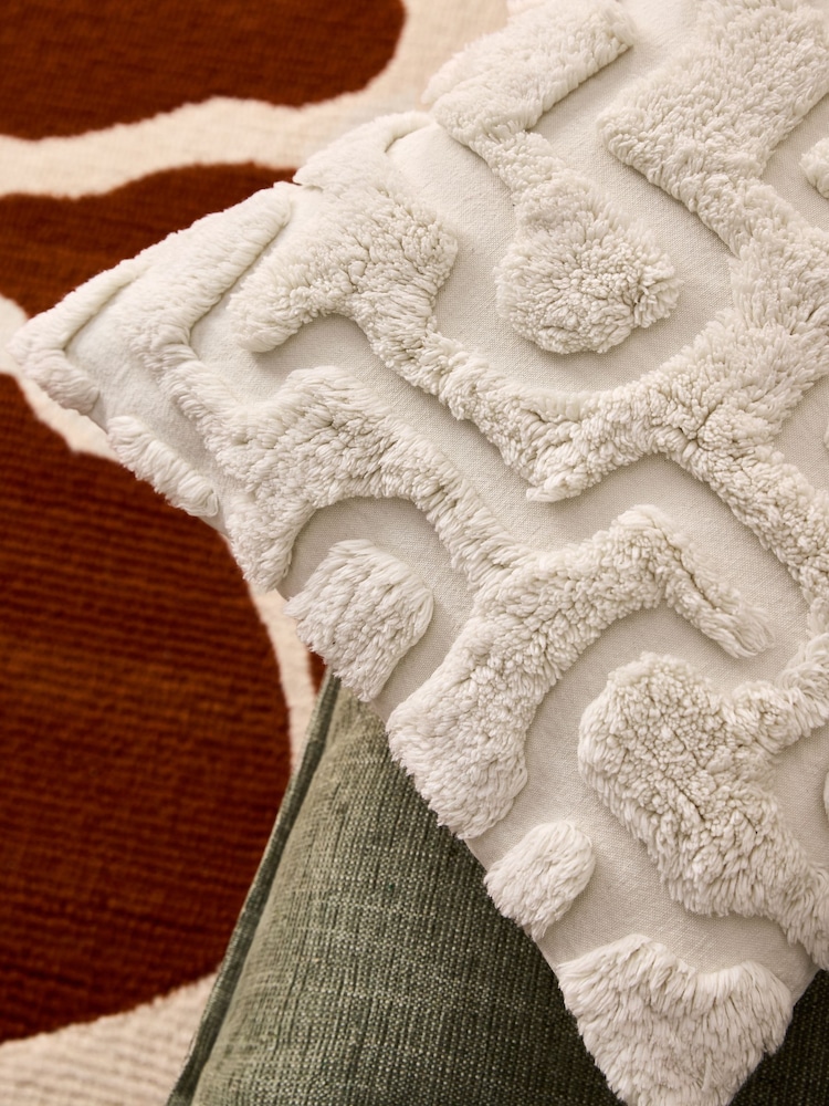MADE.COM Clyde Tufted Cushion - Slika 2 od 4 MADE.COM Clyde Tufted Cushion - Slika 2 od 4