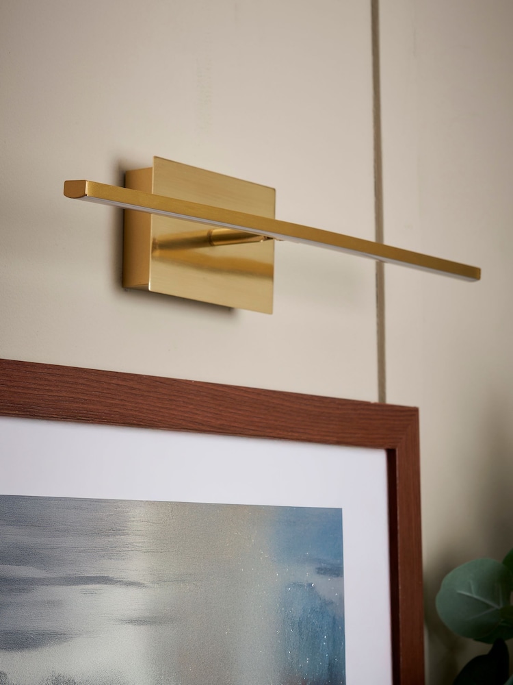 BHS Satin Brass USB-C Rechargeable Picture Light - Image 2 of 7