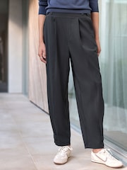 שחור - N. Premium Barrel Trousers - תמונה 2 מתוך 8