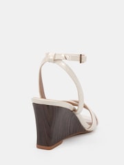 Blanco - Novo Bexley Cross Front Ankle Strap Wedge Sandals - Imagen 4 de 6