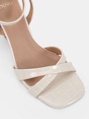 Blanco - Novo Bexley Cross Front Ankle Strap Wedge Sandals - Imagen 5 de 6