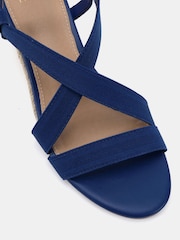 כחול  - Novo Brody Elastic Cross Front Low Wedge Sandals - תמונה 5 מתוך 5