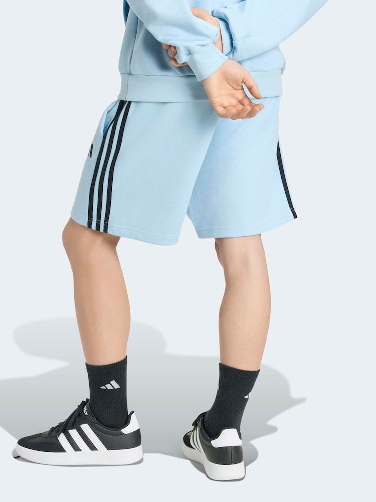 Kevyt Sininen - adidas Essentials 3-Stripes French Terry Shorts - Kuva 2 / 5
