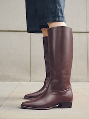 Burgundsko rdeča - Usnjeni škornji do kolen Forever Comfort® Chisel Toe Western Style - Slika 2 iz 11