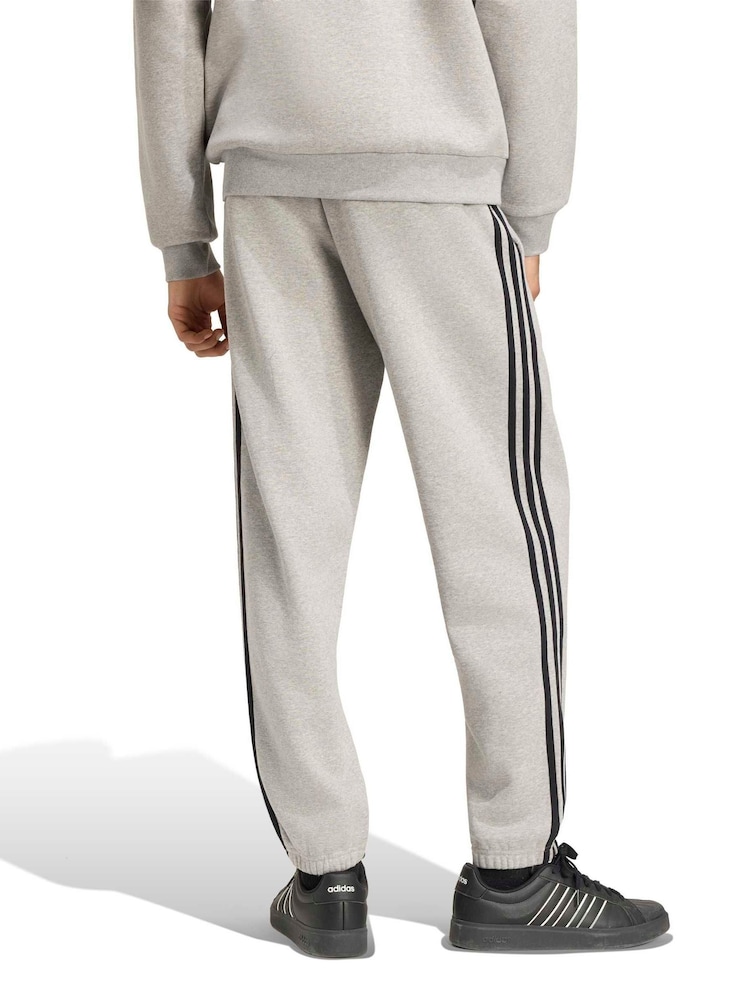 Grå - adidas Essentials 3-Striber fleecetilspidsede joggingbukser med manchetter - Billede 2 af 6