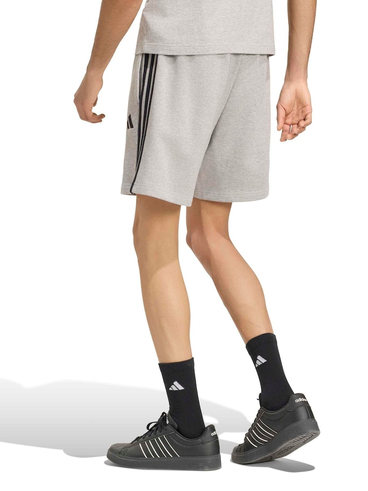 Harmaa - adidas Essentials 3-Stripes French Terry Shorts - Kuva 2 / 6