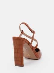 חום - נעלי עקב Novo אסימטריות עם רצועה אחורית, דגם Indie - תמונה 3 מתוך 4